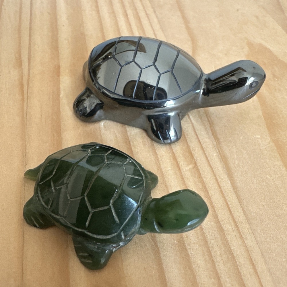 Vintage 2 Item Lot Hand Carved Turtles Figurines 1.5-2 Inch Jade Hematite Polish